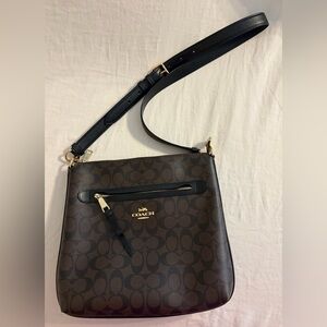 Coach Classic Signature “C” Brown and Black Purse🤎🖤